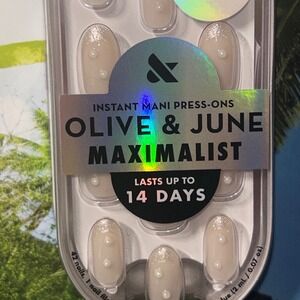 Olive & June Maximalist Press On Nails True Pearl French Oval Medium  NEW
